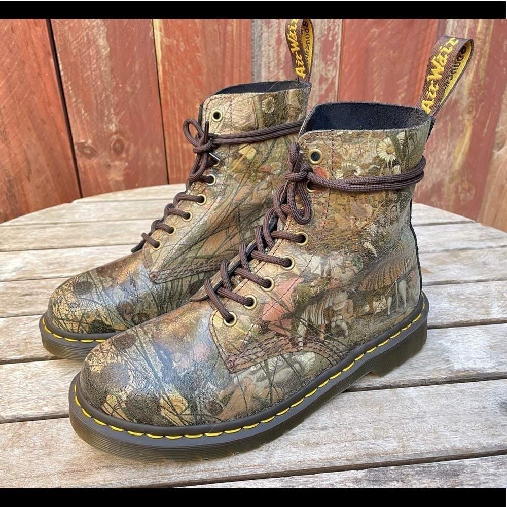 Dr. Martens 1460 Tate Britain Richard Dadd Victorian Boots Women’s - Picture 7 of 11